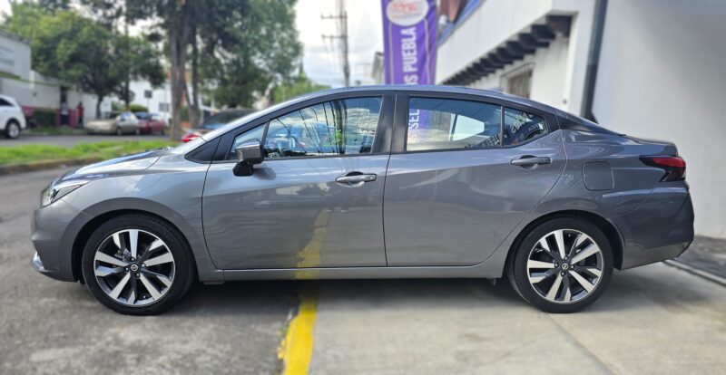 Nissan Versa Platinum 2021 - Imagen 3