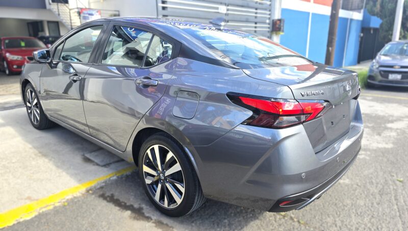 Nissan Versa Platinum 2021 - Imagen 4