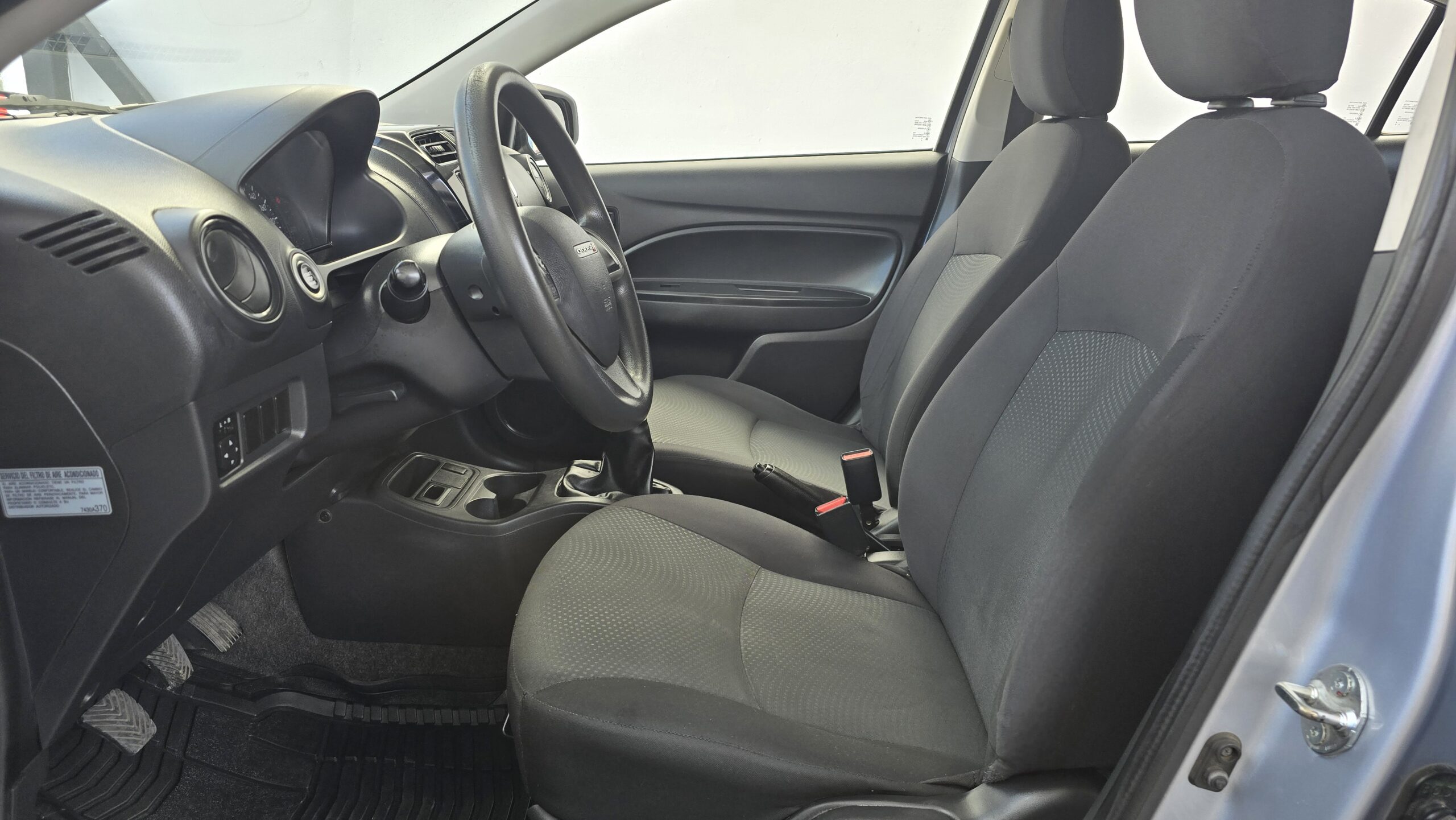 Dodge Attitude Se - Imagen 12